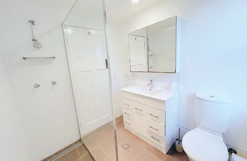 South Brisbane House | 2-bedroom house in serene South Brisbane with AC