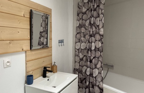 Calais House | 2 bedroom house, city center, all on foot