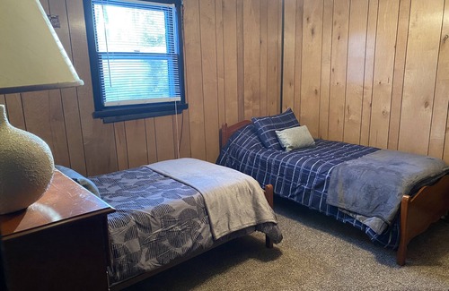 Crivitz Cottage | 2-bedroom house/cottage Sleeps 6