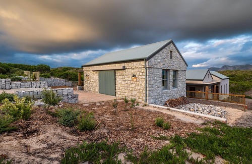 Gansbaai House | 2-bedroom house in awesome Gansbaai with WiFi