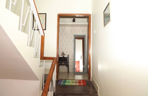 Bengaluru House | 2-bedroom house in brilliant Bengaluru with WiFi, AC & a fully furnished kitchen