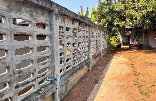 Sangkha House | 2-bedroom house in charming Tambon Dom with AC