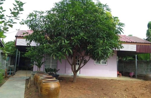 Sangkha House | 2-bedroom house in charming Tambon Dom with AC