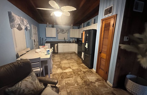 Crystal Beach House | 2-bedroom house in Destin with WiFi, AC, golf cart, minutes away from the beach