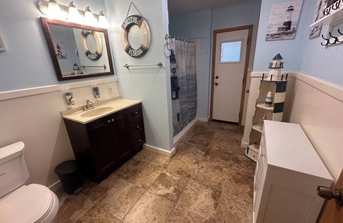 Crystal Beach House | 2-bedroom house in Destin with WiFi, AC, golf cart, minutes away from the beach