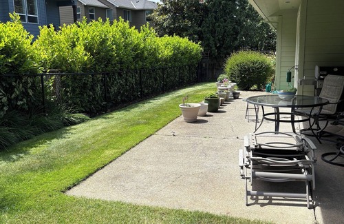 Salem House | 2-bedroom house in great neighborhood. 0.7 miles from Triathlon starting line