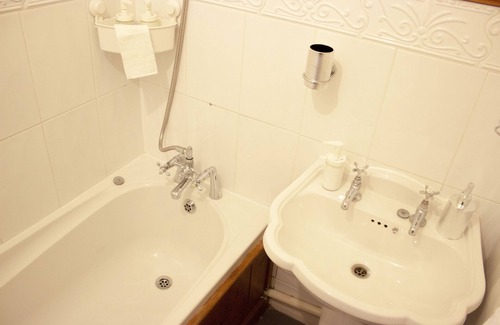 Bedford House | 2 bedroom house in Kempston closer to Bedford