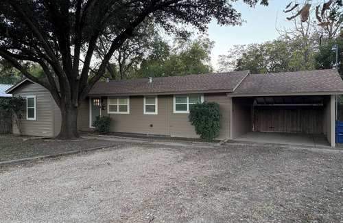 Waxahachie House | 2 bedroom house just 1 mile from the heart of historic downtown Waxahachie!