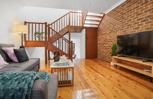 Darlington Apartment | 2-Bedroom House-Near city center Good for 6 Guests