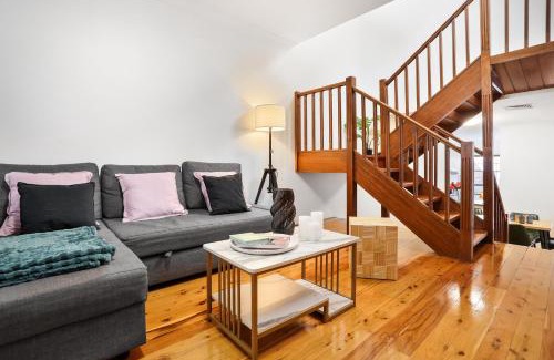 Darlington Apartment | 2-Bedroom House-Near city center Good for 6 Guests