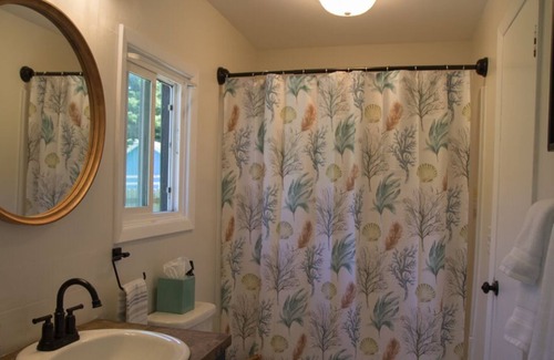 Seaview House | 2 Bedroom House near Long Beach with fenced yard