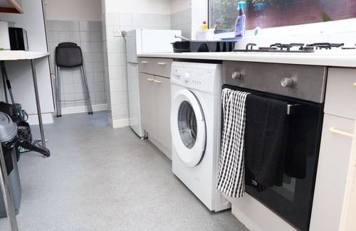 Leicester House | 2 Bedroom House - Sleeps 4 - Free Parking, Wifi