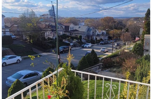 Kearny House | 2 Bedroom House with Parking - 30 Min to NYC & Stadiums