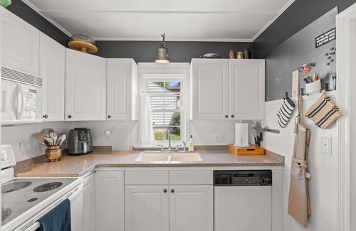 High Point House | 2 Bedroom in Emerywood, High Point, NC