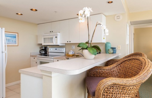 Fort Myers Beach Hotel | 2-Bedroom Island Getaway w/On-Site Dining & Relaxing Views