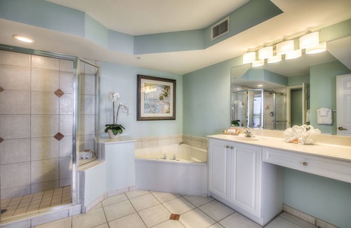 Fort Myers Beach Hotel | 2-Bedroom Island Getaway w/On-Site Dining & Relaxing Views