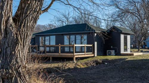 Harwood House | 2-bedroom Lake Front Cottage in Harwood ON #2