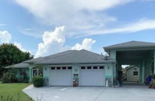 Lake Placid House | 2-bedroom lake home w/new kitchen, 2 full baths w/showers, garden, back porch.