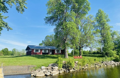North Hero House | 2 bedroom lakefront home