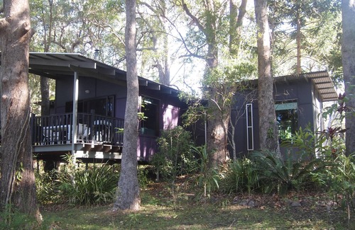 Weyba Downs House | 2 Bedroom Lakehouse - Absolute Lakefront Retreat minutes from Noosa -