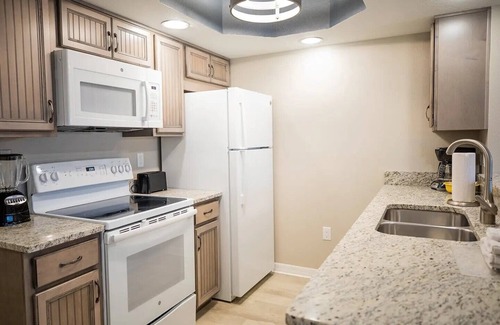 Port Canaveral Condo | 2-Bedroom Lock-Off Cape Canaveral Condo Beach Access