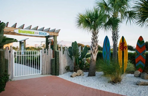 Port Canaveral Condo | 2-Bedroom Lock-Off Cape Canaveral Condo Beach Access