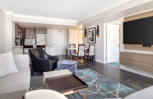 Winchester Condo | 2 Bedroom Lockoff Condo, Sleeps 8, Paradise Hilton Grand Vacations