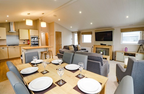 Pevensey Cottage | 2 BEDROOM LODGE AT PEVENSEY BAY, family friendly in Pevensey Bay