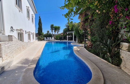 Arnal House | 2 Bedroom Loft at Luxury Villa☆ (5-8 Guests)by Silver Village Residence