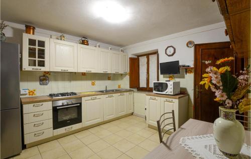 Valpromaro House | 2 Bedroom Lovely Home In Valpromaro