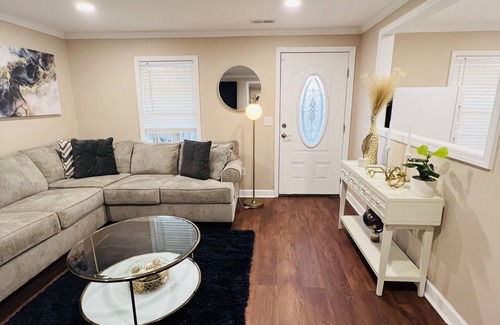 Greensboro House | 2 Bedroom Luxury Home Near Downtown