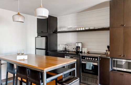 Rutledge Hill Hotel | 2 Bedroom Luxury Suite: Downtown Nashville w/Full Kitchen & Living