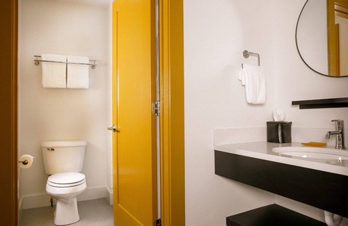 Rutledge Hill Hotel | 2 Bedroom Luxury Suite: Downtown Nashville w/Full Kitchen & Living