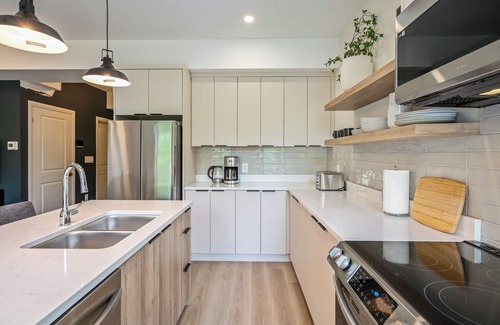 St. Davids Apartment | 2 Bedroom Modern Brand New Niagara Apartment up to 4 People