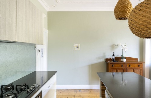 Tamarama Apartment | 2 Bedroom Modern & Bright Apt, Bondi Beach,2 mns From Beach