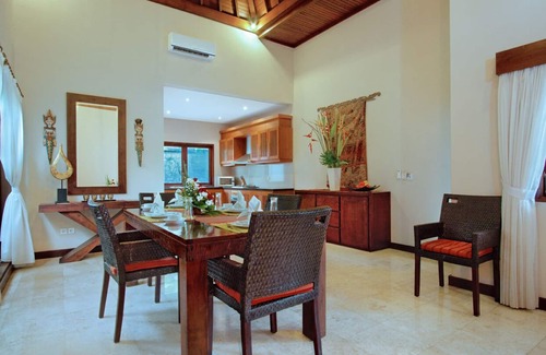 Pererenan Villa | 2 Bedroom Modern Minimalist Pool Villa Canggu near Echo Beach