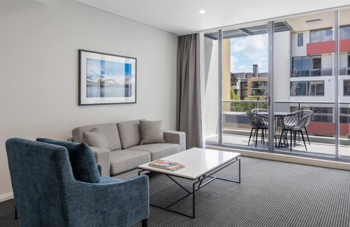 Waterloo Apartment | 2 Bedroom Modern Suite at Waterloo Sydney