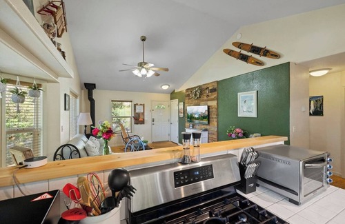 Tuolumne Cabin | 2 Bedroom Mountain Cabin with Wellness Retreat Upgrades Near Yosemite and Dodge Ridge Ski Resort