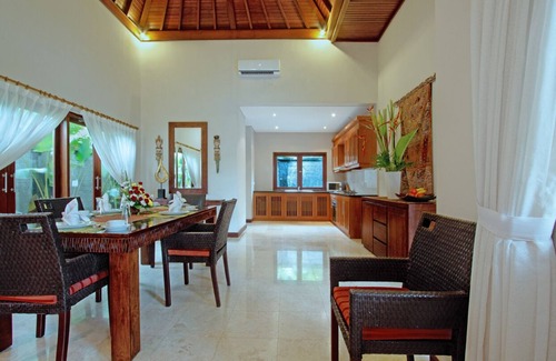 Pererenan Villa | 2 Bedroom near Echo Beach, Private Pool, Housekeeping staff, Good Rate!