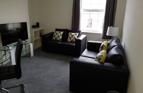 Portsmouth Apartment | 2 Bedroom near Gunwharf, Dockyard, etc