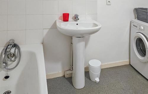 Le Pellerin Apartment | 2 Bedroom Nice Apartment In Le Pellerin