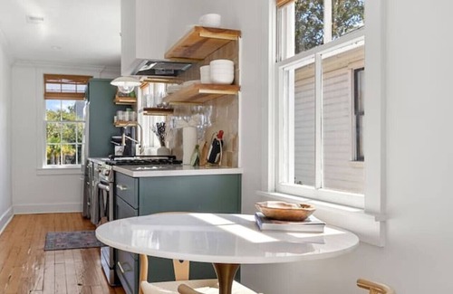 Cannonborough Elliotborough Apartment | 2 Bedroom + Office - 3 Blocks to King Street