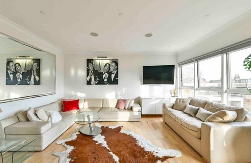Shaftesbury Apartment | 2 bedroom penthouse with terrace