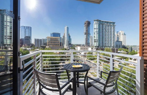 Civic District Condo | 2 Bedroom Presidential Suite w/Full Kitchen in Austin!