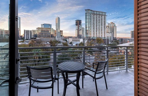 Civic District Condo | 2 Bedroom Presidential Suite w/Full Kitchen in Austin!