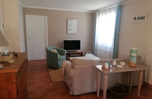 Toulon House | 2 bedroom private vacation home in toulon