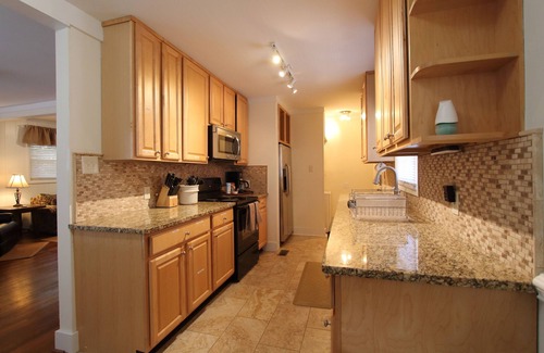 Charlotte House | 2 Bedroom Ranch house , Southend, pet friendly home with fenced in yard!