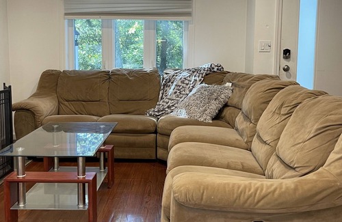 Shirley House | 2 Bedroom Ranch style house with newly renovated kitchen and bathroom