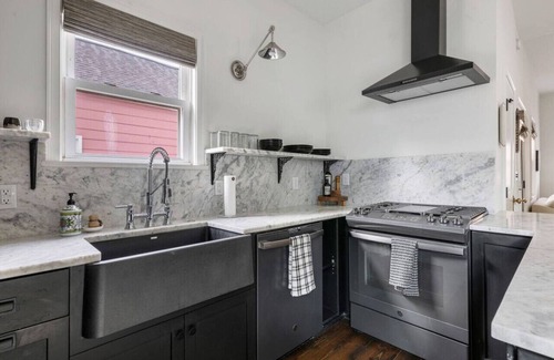 Westside House | 2 Bedroom - Renovated - Great Location!