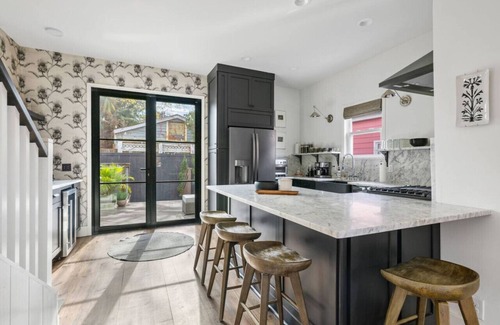 Westside House | 2 Bedroom - Renovated - Great Location!